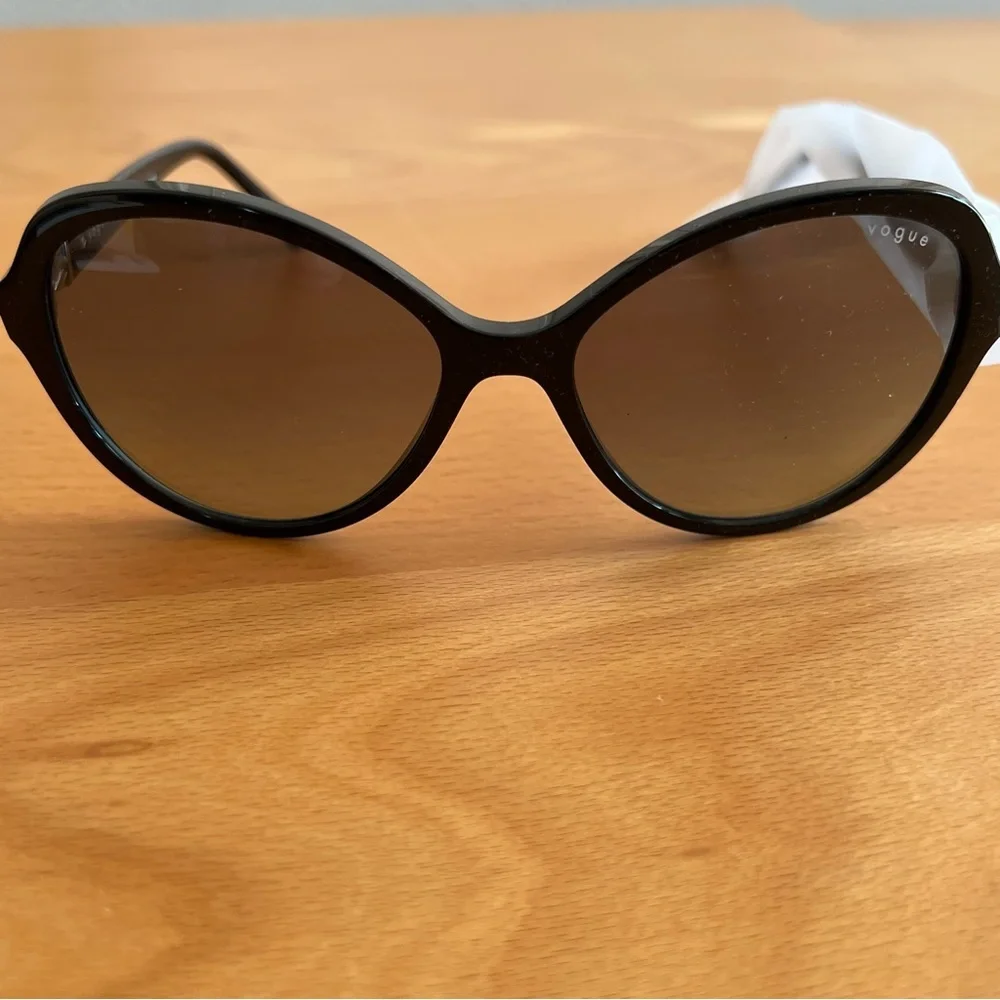 NIB Vogue Sunglasses VO5475SB - Picture 5 of 8